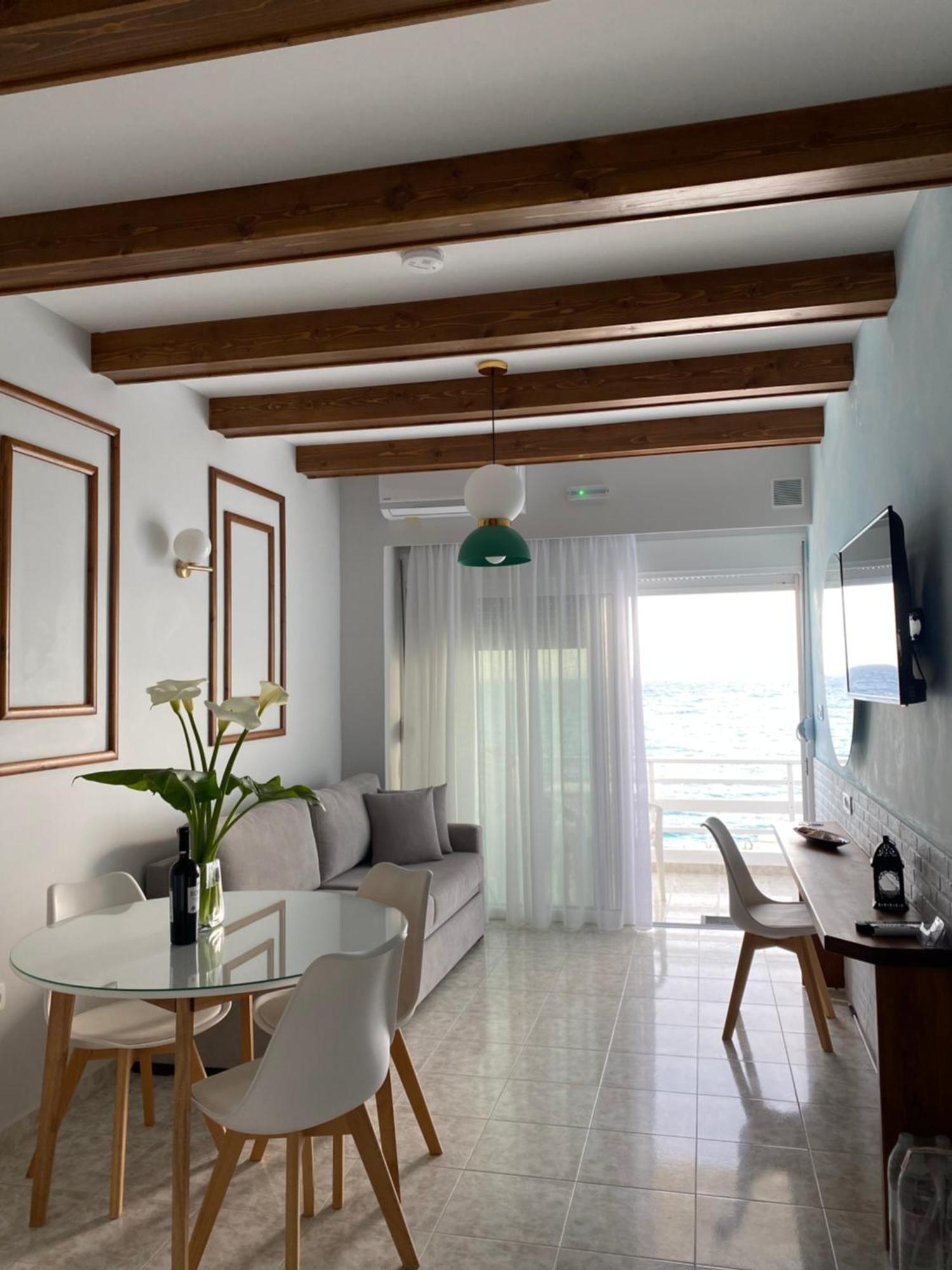 Skizenas Waterfront Apartments * Haraki